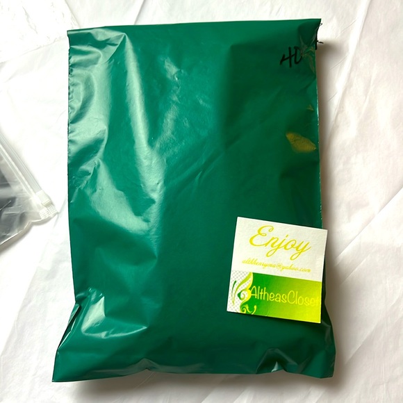 Intimate Apparel 40 - Picture 6 of 6